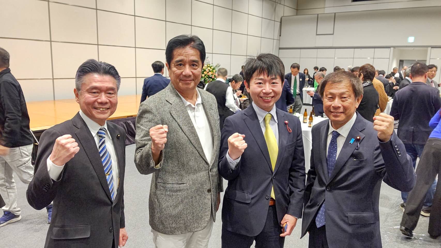 参議院議員松沢成文君の出版パーティーに行ってきました。