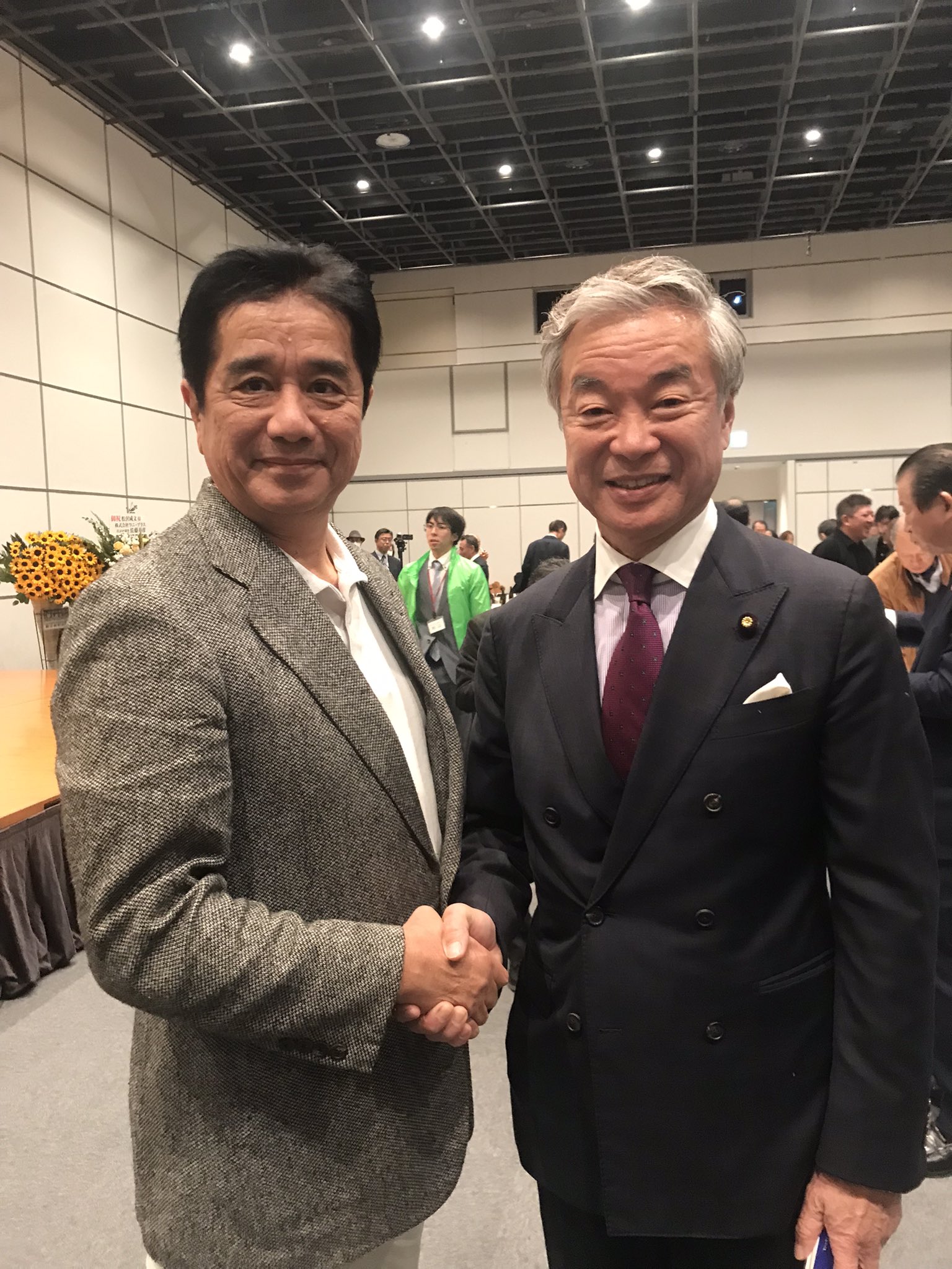 参議院議員松沢成文君の出版パーティーに行ってきました。